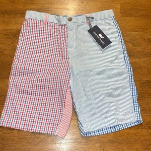 New Vineyard Vines Boys Breaker shorts size 14